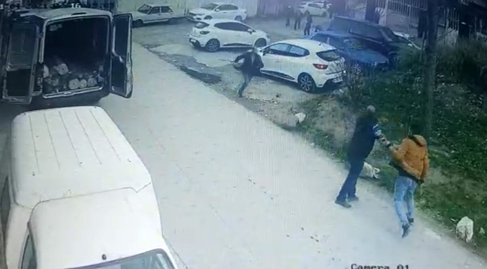 Dayı yeğen arasındaki bıçaklı kavga kamerada