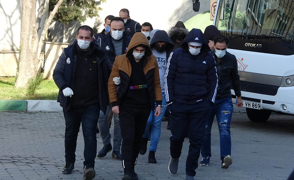 DEAŞ’tan gözaltına alınan 11 yabancıya 4 gün daha ek gözaltı süresi