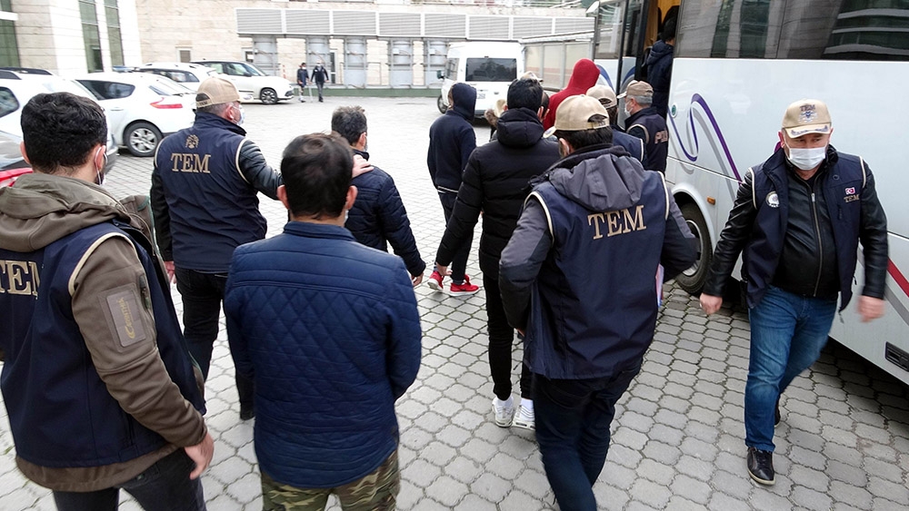 DEAŞ’tan gözaltına alınan yabancı uyruklu 10 kişi adliyede