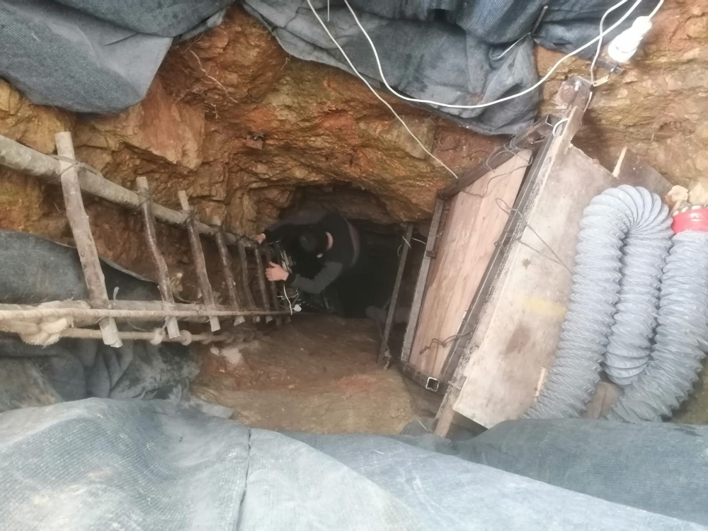 Define avcıları yerin 35 metre altına indi