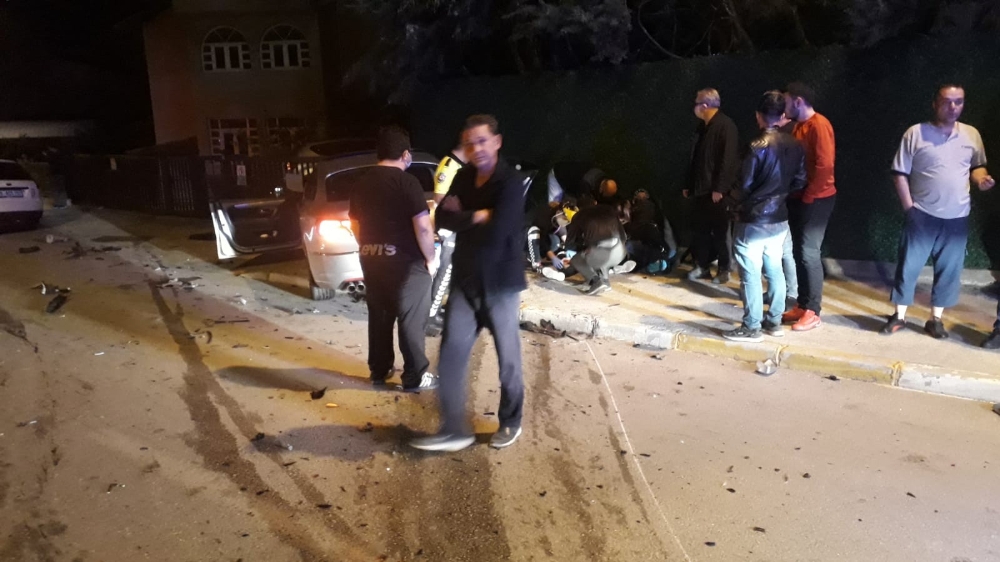 Denizli’de iki otomobil kavşakta çarpıştı: 6 yaralı