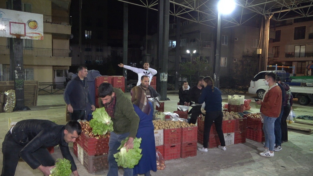 Denizli’de semt pazarları gece kuruldu