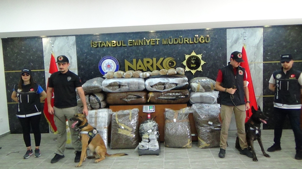 Depodan gelen ağır kokular polisi harekete geçirdi