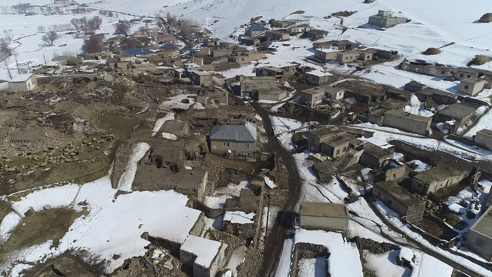 Deprem bölgesi havadan görüntülendi