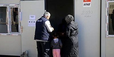 Deprem bölgesinde vatandaşlar sandık başında