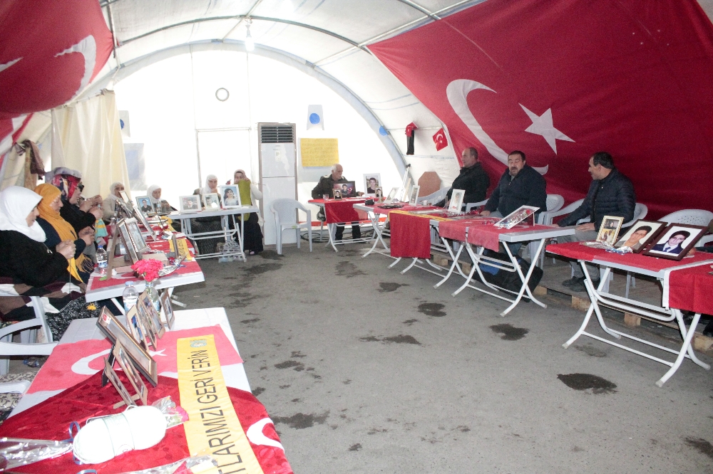 Deprem bölgesini ziyaret eden evlat nöbetindeki aileler izlenimlerini anlattı