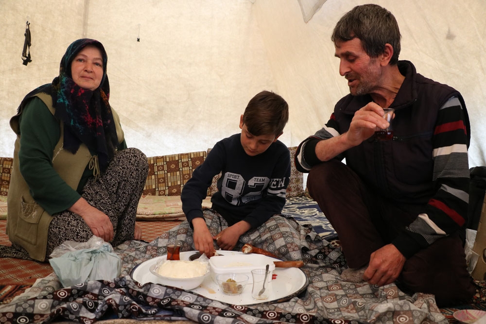 Deprem korkusu evlerini unutturdu