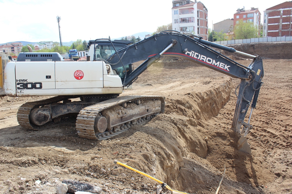 Depremde 2 bin 270 evin yıkıldığı mahallede ilk temel