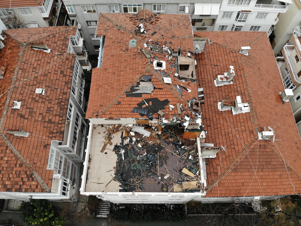 Depremde hasar görüp boşaltılan binalar akıbetini bekliyor