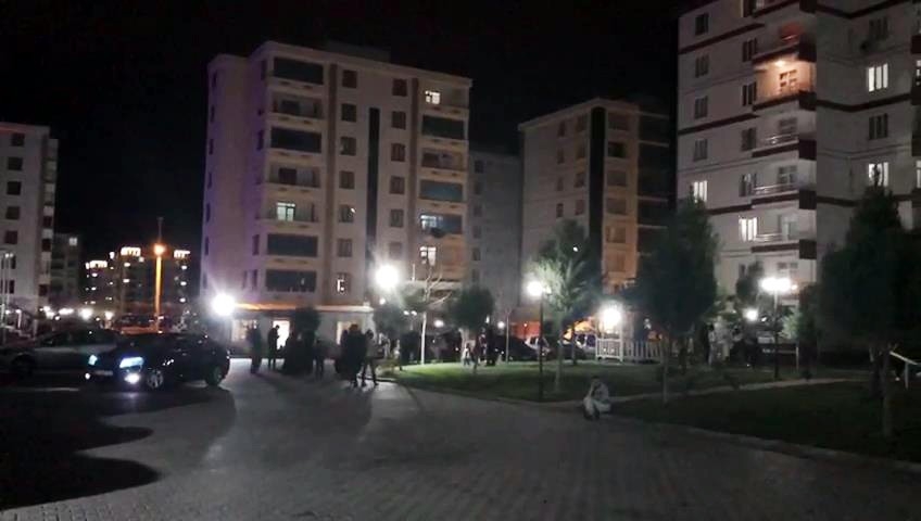 Depremde kalp krizi geçiren kadın hayatını kaybetti