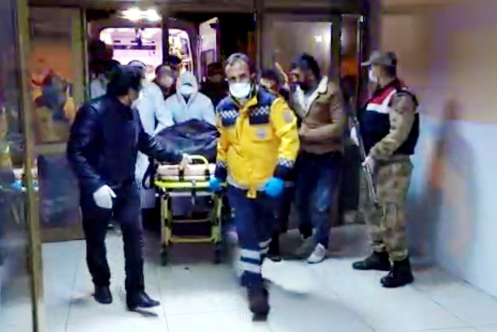 Depremde şehit olan korucunun naaşı hastaneye getirildi