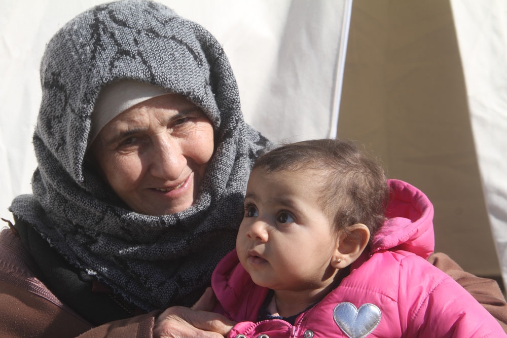 Depremden etkilenen vatandaşlar ‘çadır kentlerde’ yaşıyor