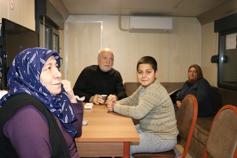 Depremzedelerin vagonda yaşamı