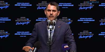 Depremzedelerle bir araya gelen Murat Kurum gözyaşlarını tutamadı