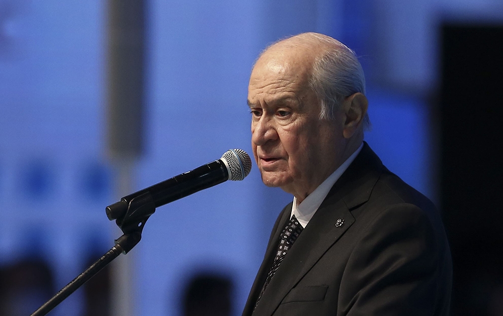 Devlet Bahçeli, AK Parti Genel Başkanlığı’na seçilen Cumhurbaşkanı Recep Tayyip Erdoğan’ı tebrik etti