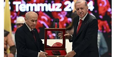 Devlet Bahçeli Cumhurbaşkanı Erdoğan'a bakın ne hediye etti