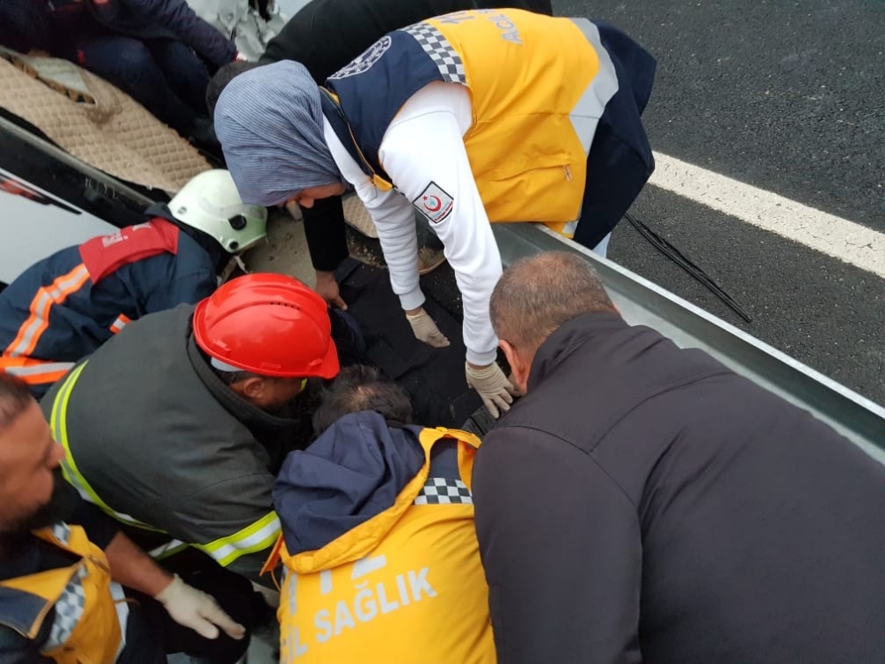 Devrilen tankerde sıkışan sürücü hayatını kaybetti