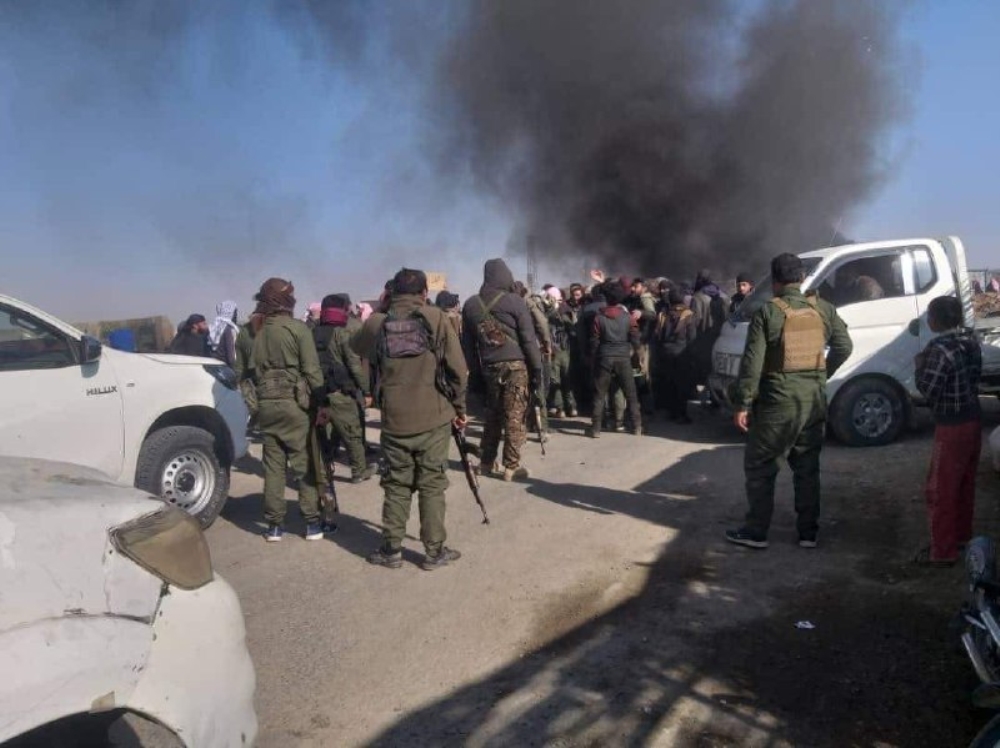Deyrizor’da halk, YPG/PKK’nın gençleri zorla silah altına alma çalışmasını protesto etti