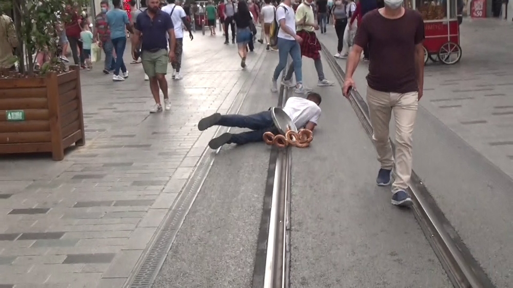 Dilencinin ‘Oscarlık’ duygu sömürüsü performansı polise takıldı