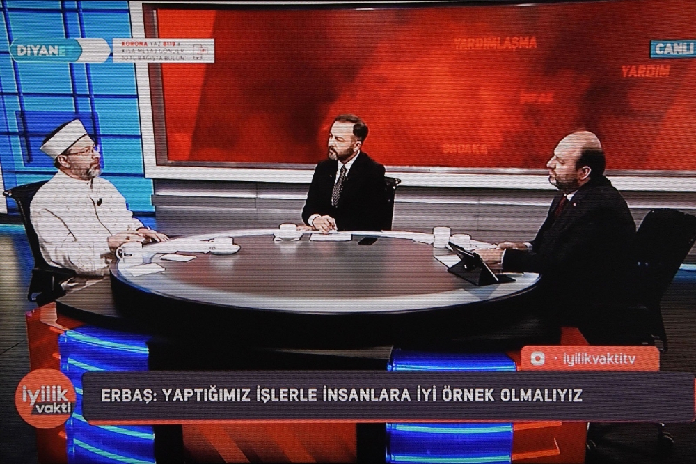 “Din görevlilerimiz Covid-19’la mücadelede maddi ve manevi rehberlik yapıyor”