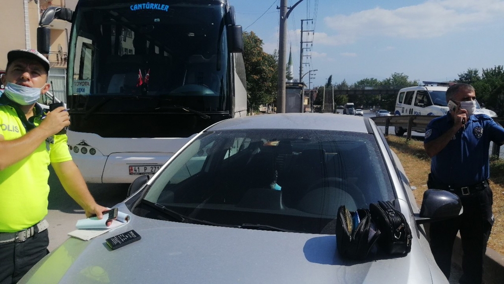 Direksiyon başında kalp krizi geçiren sürücü yaralandı