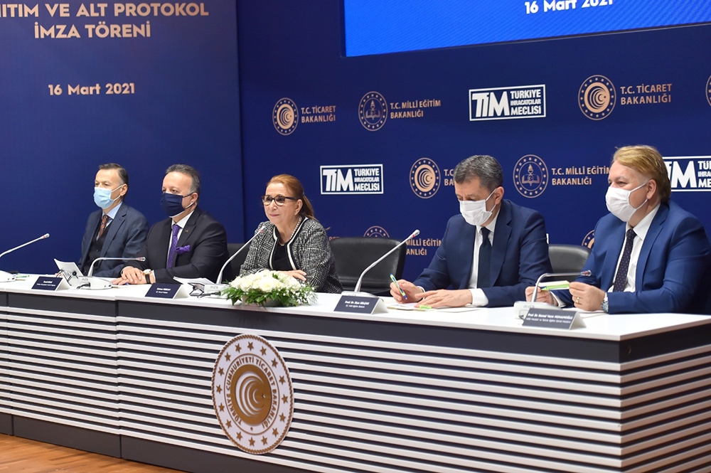 “Dış Ticaret Meslek Liselerimiz 81 ilimizdeki ihracatçılarımız için insan kaynağı yetiştirecek”