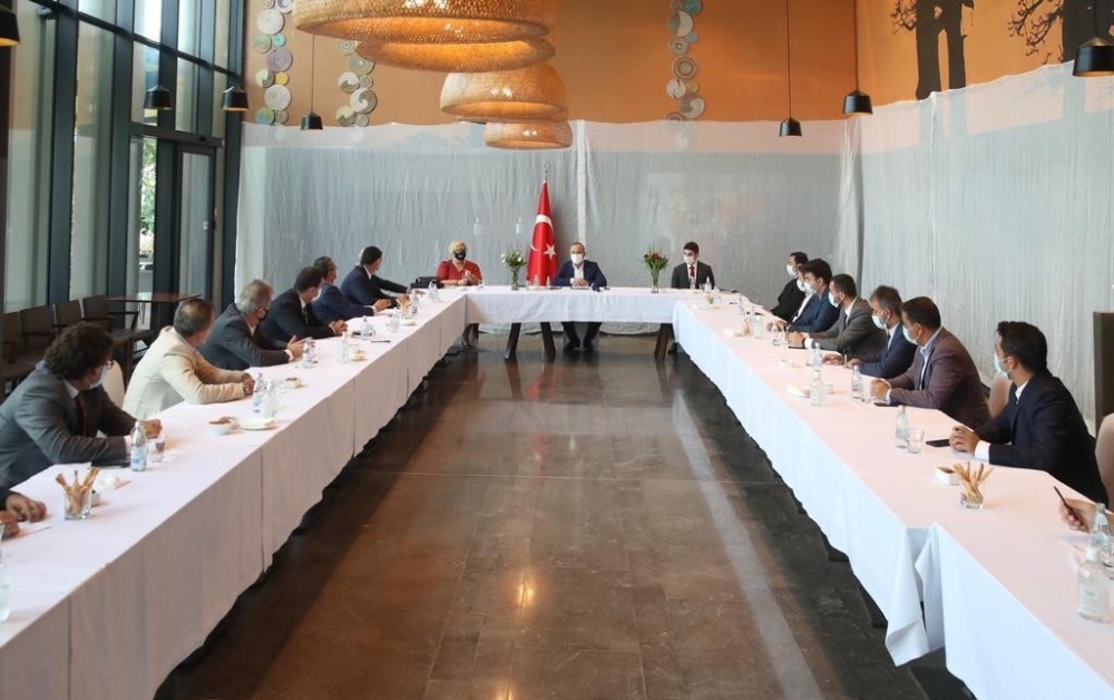 Dışişleri Bakanı Çavuşoğlu, Senegal’de iş adamları ve kurum temsilcileriyle görüştü