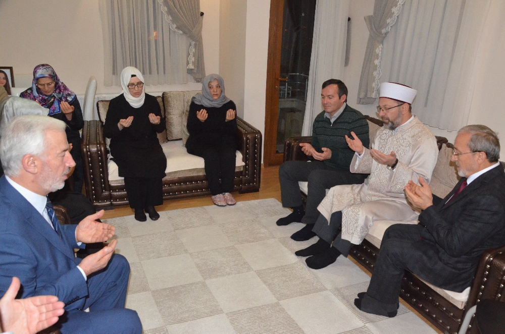 Diyanet İşleri Başkanı Ali Erbaş, Ceren Özdemir’in ailesine taziye ziyaretinde bulundu