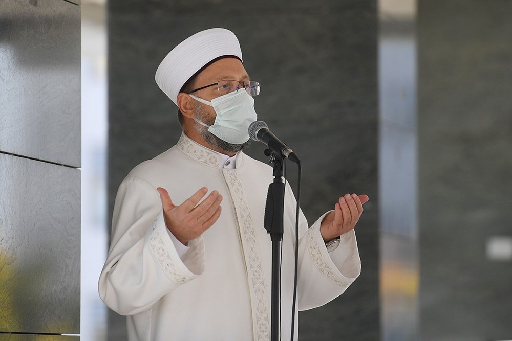 Diyanet İşleri Başkanı Erbaş, Ahmet Hamdi Akseki Camii’nde hutbe irad etti