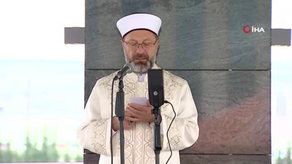 Diyanet işleri Başkanı Erbaş cuma namazı kıldırdı, hutbe irat etti