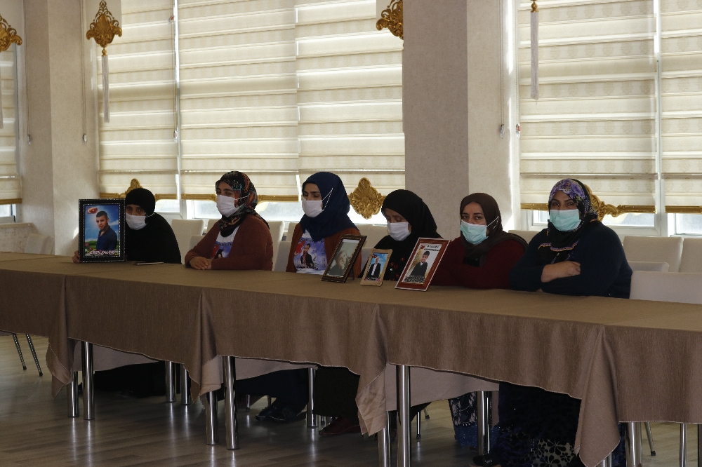 Diyarbakır anneleri kısıtlamaya rağmen eylemlerini sürdürüyor