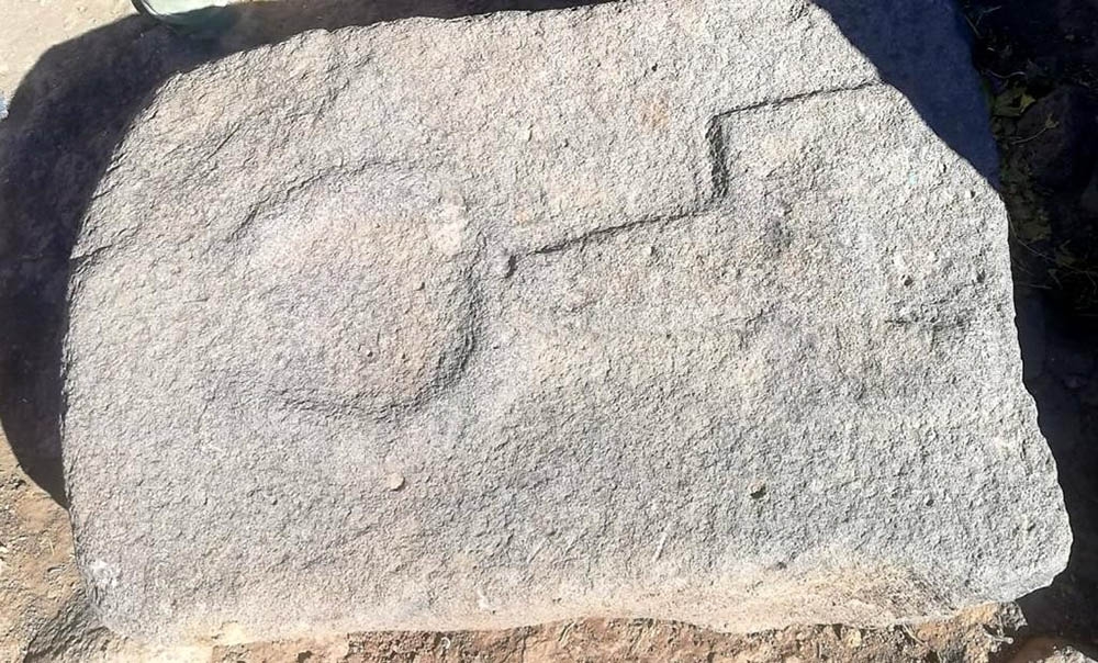 Diyarbakır’da Asur dönemine ait üzeri kabartma yazılı taş ele geçirildi