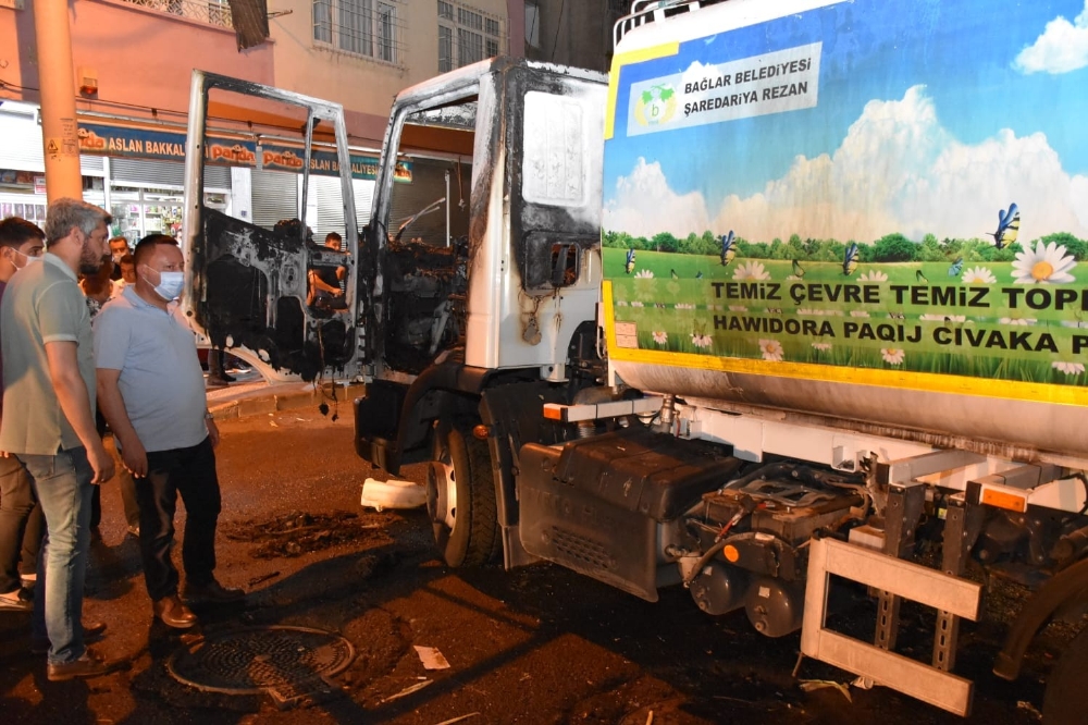 Diyarbakır’da Bağlar Belediyesinin temizlik aracına saldırı