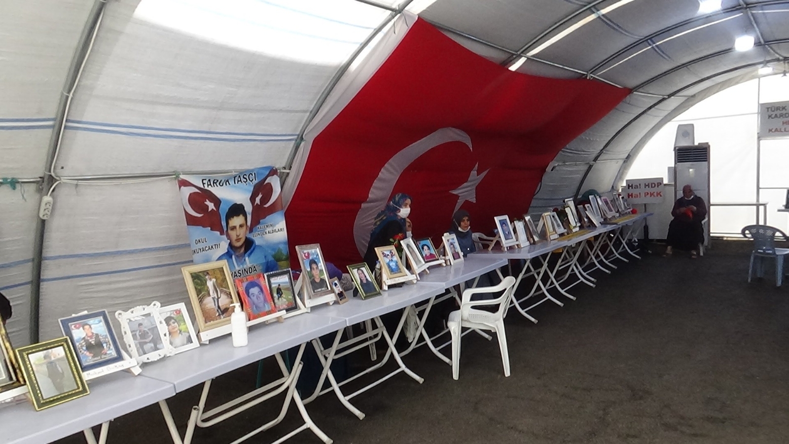 Diyarbakır’da evlat nöbetinde olan ailelerin bekleyişi sürüyor