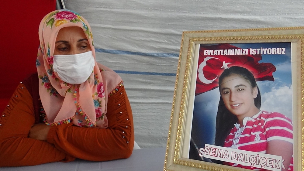 Diyarbakır’da HDP il binası önündeki acılı ailelerin hikayeleri yürek burkuyor