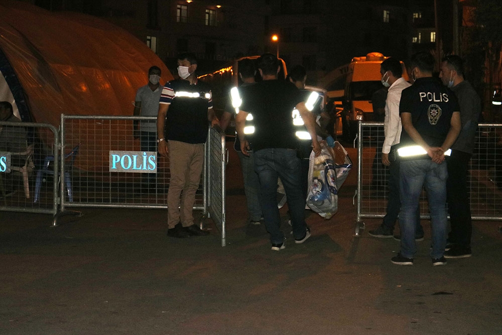 Diyarbakır’da HDP’li başkanlar gözaltına alındı