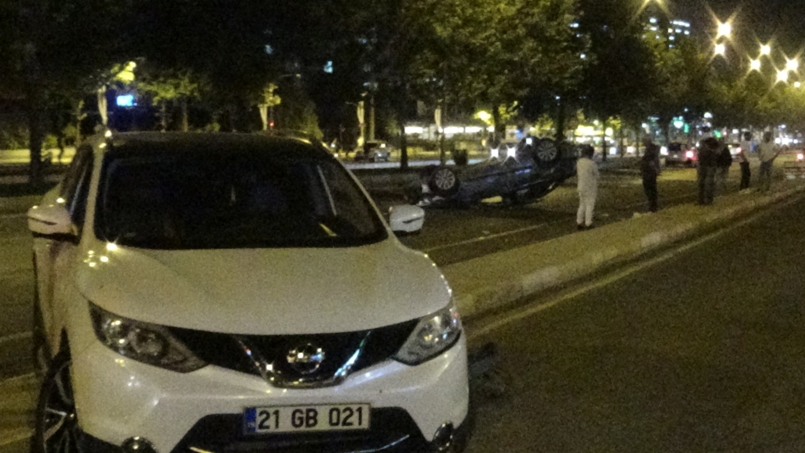 Diyarbakır’da iki lüks otomobil çarpıştı: 2 yaralı