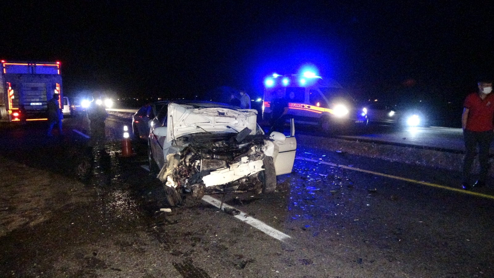 Diyarbakır’da iki otomobil kafa kafaya çarpıştı: 6 yaralı