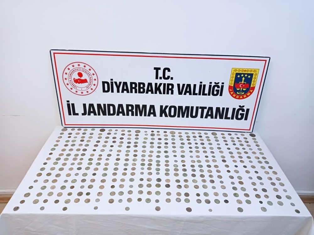 Diyarbakır’da İslami, Osmanlı ve Roma dönemlerine ait 416 gümüş sikke ele geçirildi