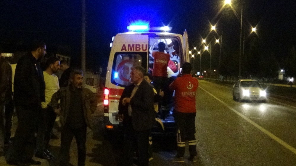 Diyarbakır’da kamyonet devrildi: 2’si çocuk 5 yaralı