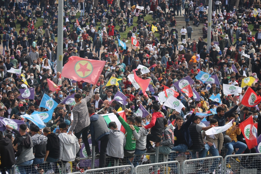 Diyarbakır’da Nevruz etkinliğinde terör örgütü propagandası