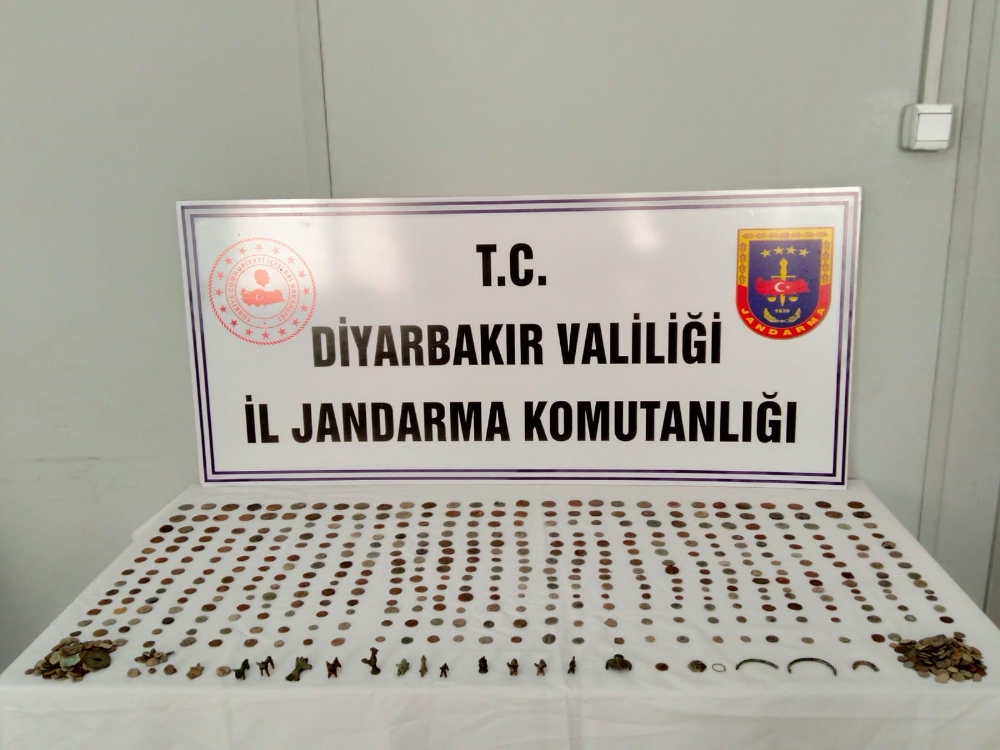 Diyarbakır’da tarihi eser kaçakçılığı operasyonu: 695 eser ele geçirildi