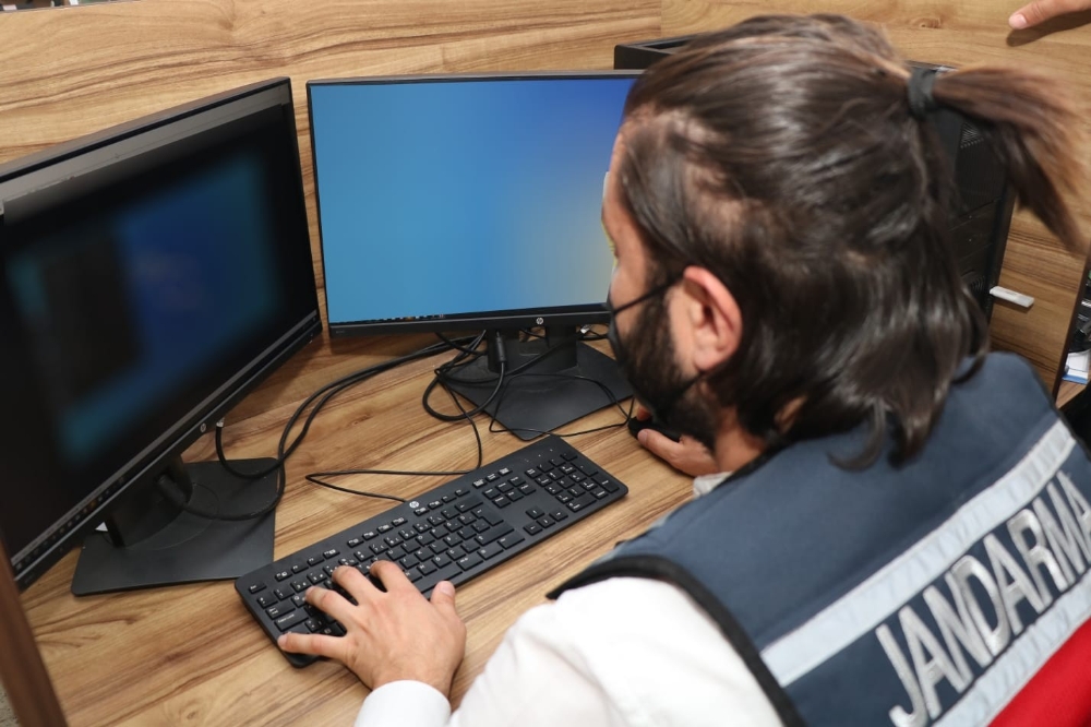 Diyarbakır’da terör propagandası yapılan ve yasadışı bahis oynatan 272 site kapatıldı