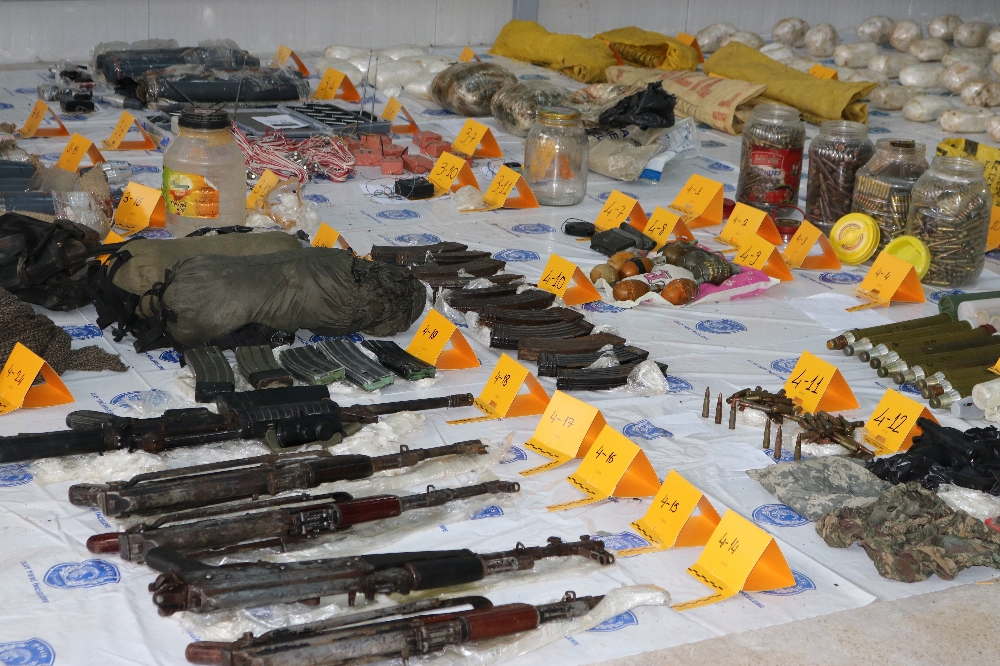Diyarbakırda Teröristlere Ait Cephane Ele Geçirildi: 22 Gözaltı