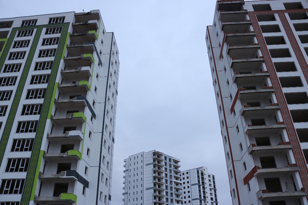 Diyarbakır’daki inşaat dolandırıcılığı iddiası: Müteahhit ile emlakçı birbirini suçluyor