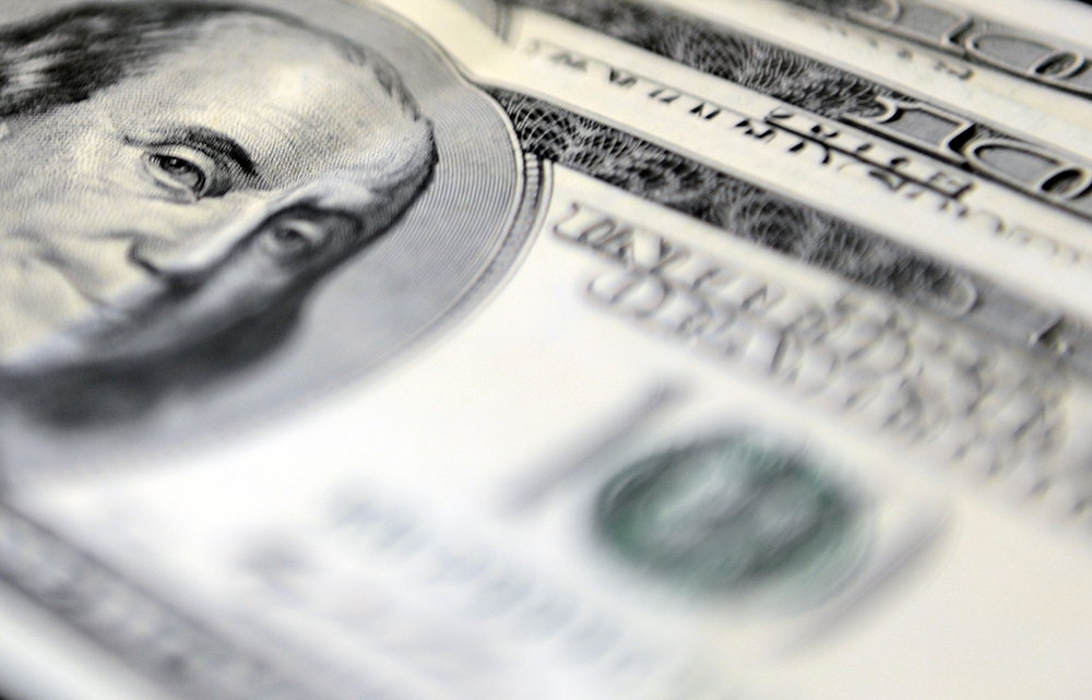 Dolar ve euroda serbest düşüş sürüyor