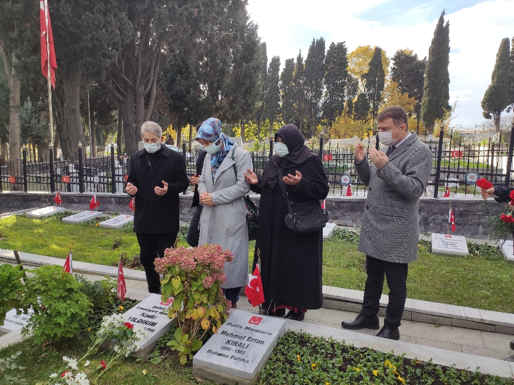 Dolmabahçe Şehitleri mezarı başında anıldı