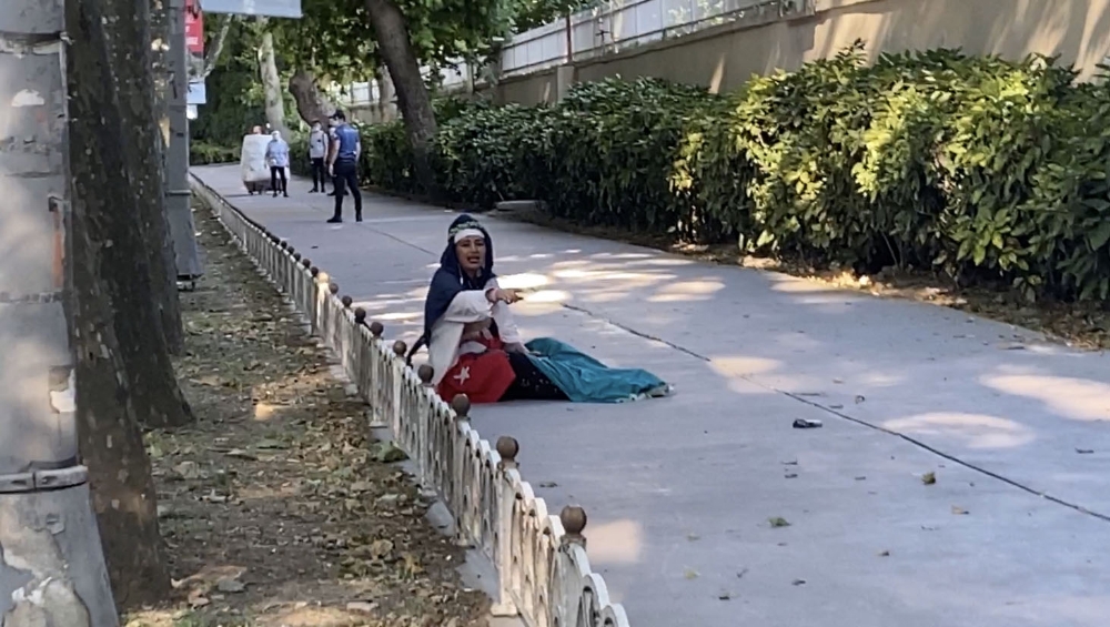 Dolmabahçe’de hareketli dakikalar: Şüpheli kadın gözaltına alındı