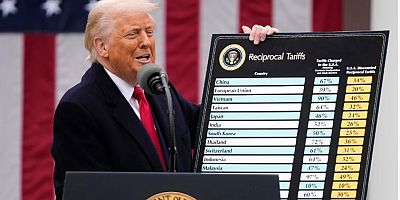 Donald Trump Türkiye'ye yüzde 10 gümrük vergisi açıkladı