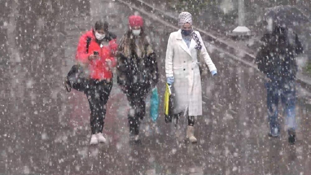 Dondurucu soğuk kapıya dayandı: İstanbul’da sıcaklıklar 20 derece birden düşecek